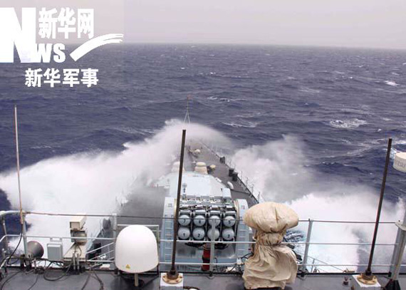 “深圳”舰破浪航行。郭益科摄