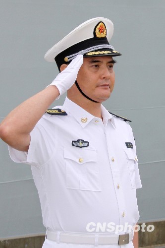 海军南海舰队张文旦副参谋长作为指挥员随舰出访。中新社发 李章龙 摄