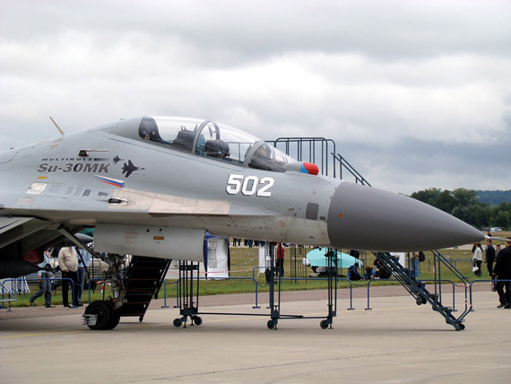 俄展示越南版苏-30MK2战机原型机