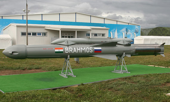 俄印联合研制的“布拉莫斯”(BrahMos)超声速巡航导弹
