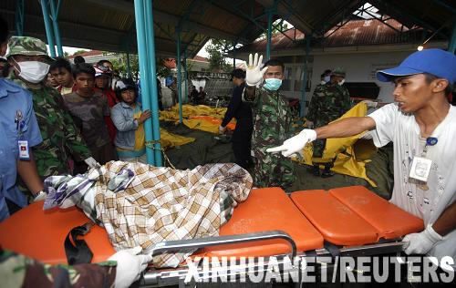 联合国官员称印尼地震遇难者升至1100人(组图)