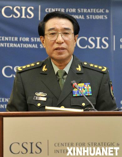 10月26日,正在美国进行正式访问的中国中央军委副主席徐才厚在位于华盛顿的美国战略与国际问题研究中心发表演讲,并回答记者提问。新华社记者张岩摄