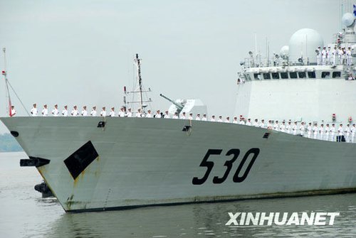 中国海军“徐州”号导弹护卫舰抵马来西亚访问