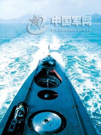 12月下旬，海军某潜艇支队在进行实弹射击训练