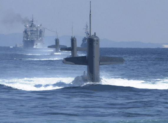资料图：日本海上自卫队潜艇和舰艇编队。