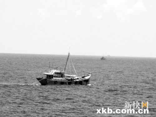 南沙外国渔船反常激增 中国护渔船受干扰