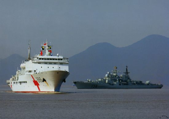 中国强大的海军编队决不允许外国窥探南海。