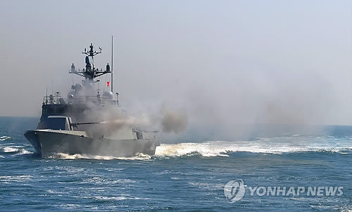 资料图片：朝鲜23日否认前一天向在韩国西部海域的延坪岛近海执行巡逻任务的韩军舰艇附近发射炮弹，并声称这都是韩方捏造的虚假事实。（韩联社）
