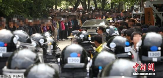   当地时间2014年5月21日，韩国京畿道安城，韩国检方出动多名调查员和警察，全力追捕韩国沉船“世越”号（原译“岁月”号）的所有者、清海镇海运会长俞炳彦。