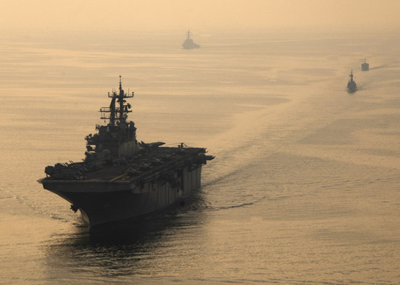 图文：美国海军由两栖攻击舰组成的远征打击群