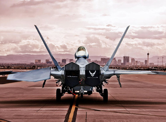 资料图：美国空军基地配属的F-22A战机