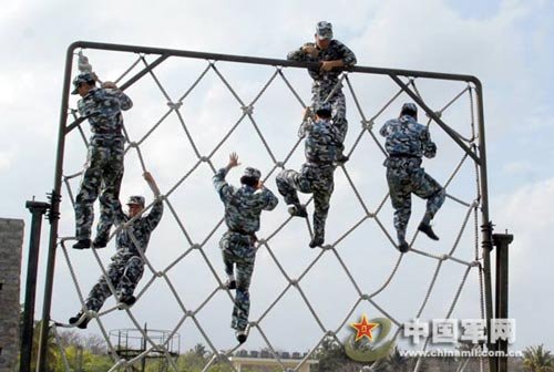 组图：海军南海舰队西沙岛上练兵忙