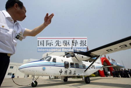 美军调查舰船设备先进，相比之下我海监装备性能逊色。图为我海监装备的B-3837海监飞