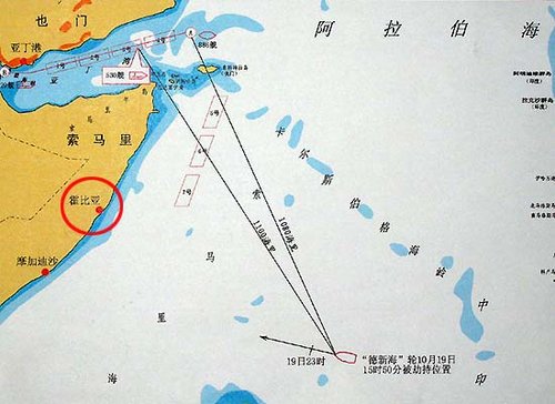 编者注:图中红圈位置即为我国被劫货轮“德新海”号现在所处的索马里霍比奥(也译为：霍比亚 Hobyo)港