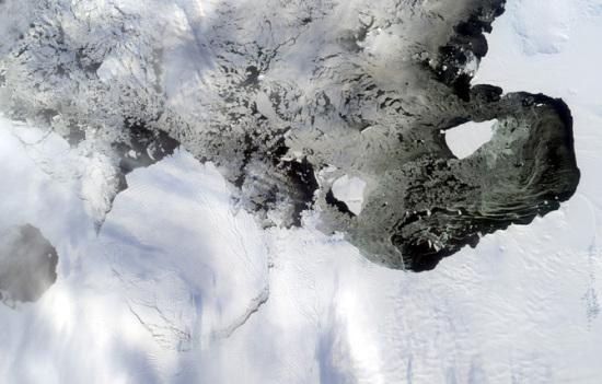 南极“B-22”冰山分离