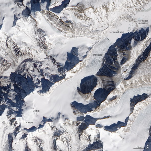 卫星捕捉中国喜玛拉雅山脉无名冰川