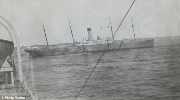 “加州人”号救援船。在最初发现“泰坦尼克”号的遇难信号火箭后，“加州人”号居然船长不予理睬