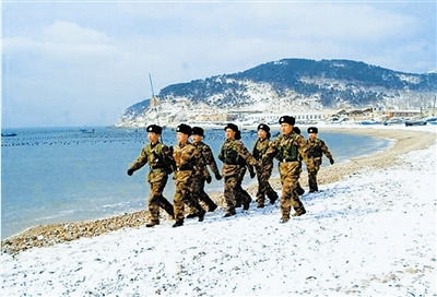 踏雪巡逻（任国玺摄）