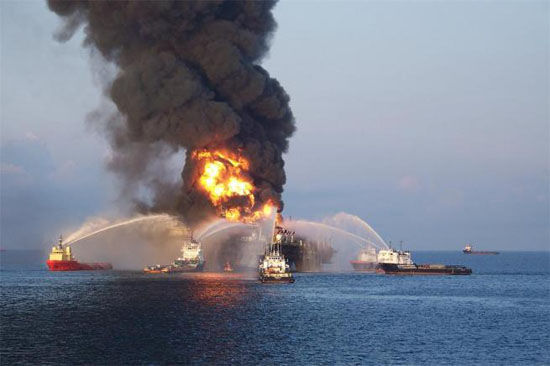 墨西哥湾“深水地平线”石油钻井台爆炸造成11人死亡，并给当地海洋环境造成严重破坏。