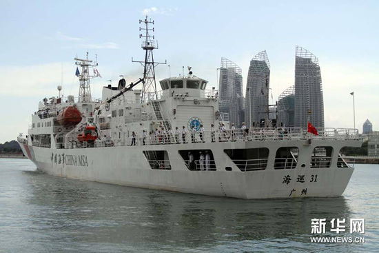 6月19日，中国海事巡视船“海巡31”号驶向新加坡邮轮码头。新华社记者陈济朋摄