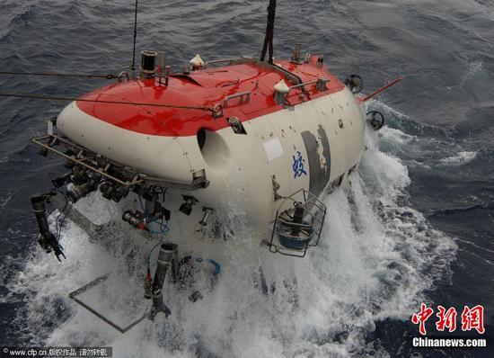 蛟龙号22日冲击5000米下潜因海况不佳被迫取消