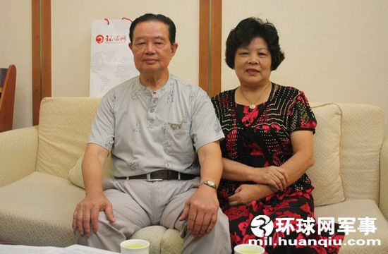 赤瓜礁海战我军海上指挥员陈伟文海军少将和夫人（摄影 环球网军事 张加军）