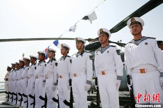 7月30日，卡塔尔多哈，由中国海军第八批护航编队“温州”舰、“马鞍山”舰和“千岛湖”舰组成的出访编队7月30日抵达卡塔尔首都多哈。图片来源：CFP视觉中国