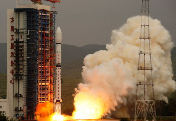 8月16日6时57分，载有“海洋二号”卫星的“长征四号乙”运载火箭从太原卫星发射中心点火升空。新华社