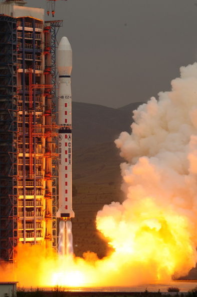 8月16日6时57分，载有“海洋二号”卫星的“长征四号乙”运载火箭从太原卫星发射中心点火升空。新华社