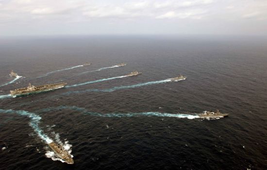 美国海军布什号航空母舰编队