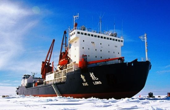 中国“雪龙”号极地破冰船