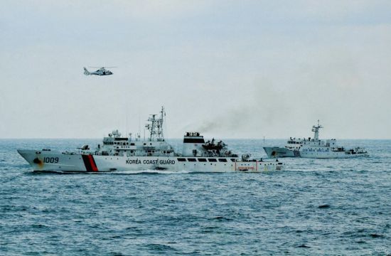 中国海监66舰以及中国唯一海监舰载机与韩国海警汉江6型1009号中型巡逻舰
