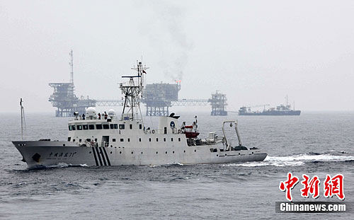 我国海监船南海巡航发现30余座外国油气平台。