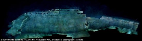 “泰坦尼克”号沉船照片，展示了这艘邮轮的右舷。沉没过程中，“泰坦尼克”号的船首最先沉入大海，前端埋入海底深处