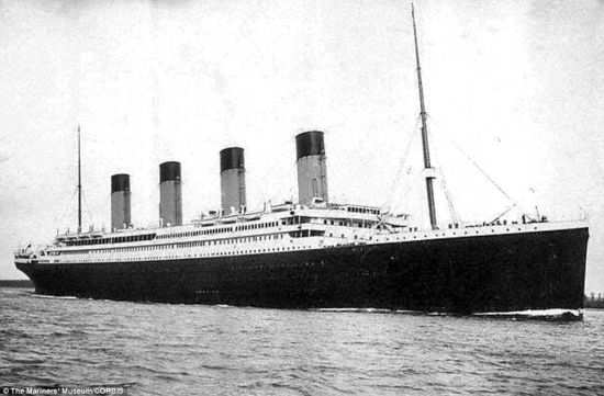1912年4月10日，号称“永不沉没”的“泰坦尼克”号从英国南安普敦踏上处女航，驶往纽约