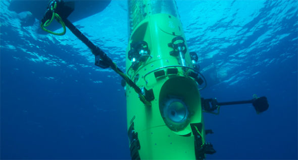 这台深潜器专门被设计成“直上直下”——它一头扎向海沟底部，然后直直的上升