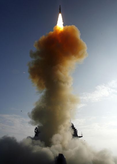 资料图：美国海军宙斯盾舰发射“标准-3”导弹。