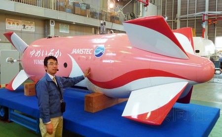 日本海洋研究机构展示稀有金属勘探机(图)