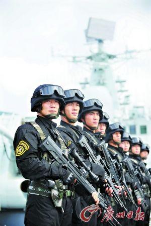 中国海军的特战队员随时听候祖国的召唤。（新华社发）