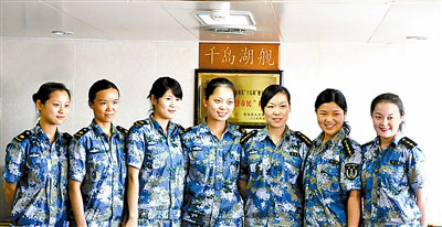 亚丁湾上“七仙女”(从左至右):邵小琴、盛睿方、夏贞贞、向骄荣、陆爱萍、钱怡、胡赟。