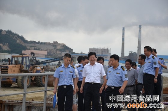 6月21日，省海洋与渔业执法总队总队长叶建平在副总队长徐清风的陪同下到建设中的东山维权执法基地调研指导工作。