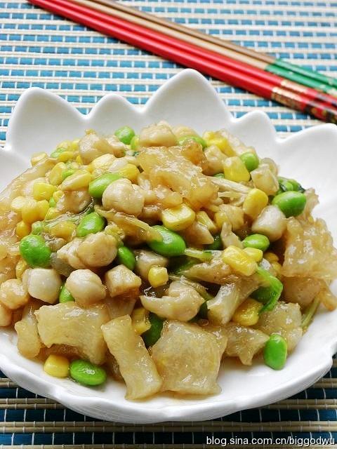 蹄筋干贝炒毛豆的做法（荤素搭配）