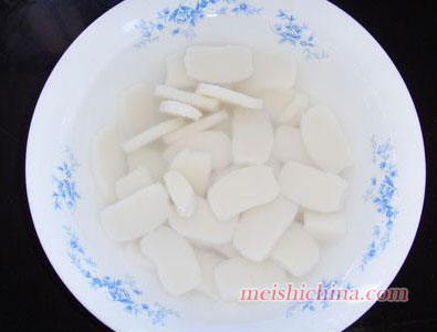 海螃蟹炒年糕详细做法·美食中国图片-meishichina.com