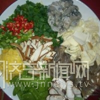 海鲜汤年糕的做法图解1