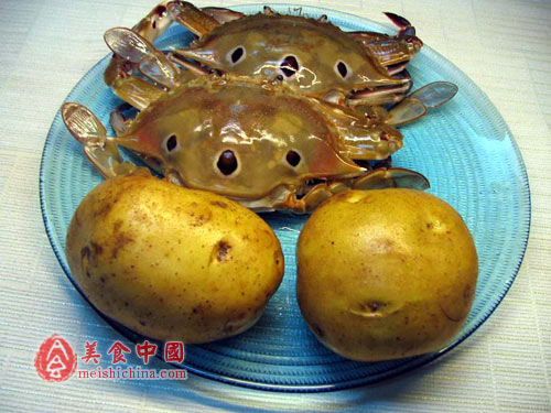 螃蟹蒸土豆