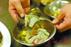 大厨教做“年年有鱼”