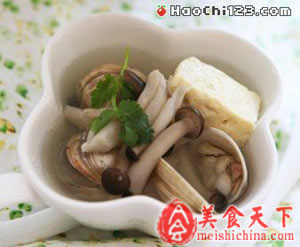 蟹味菇蛤蜊豆腐汤