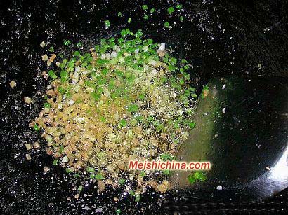 白萝卜烧鱿鱼的详细做法·美食中国图片-meishichina.com