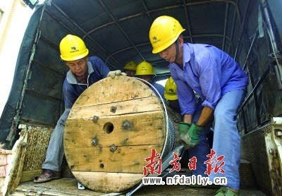 广东抗击台风凡亚比复电纪实(组图)