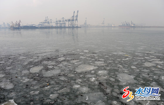 烟台港 浮冰